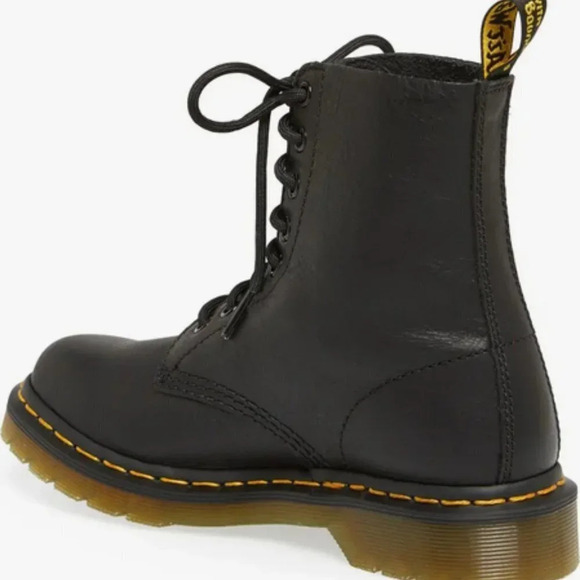 Dr. Martens Women's 1460 Pascal Boot in Black.  Sz: 6 - Picture 3 of 13